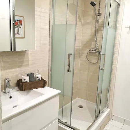 Pause Sur La Digue Wimereux